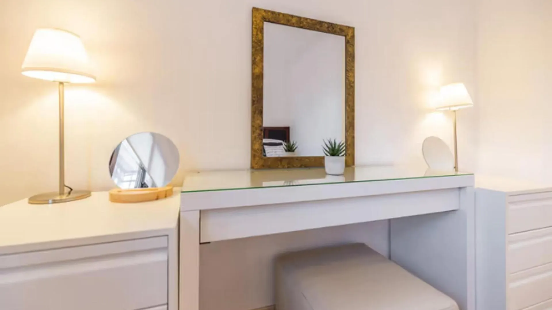 Apartment 2 Bedrooms - Sleeps 4 - Garden And Pool With View Benahavis