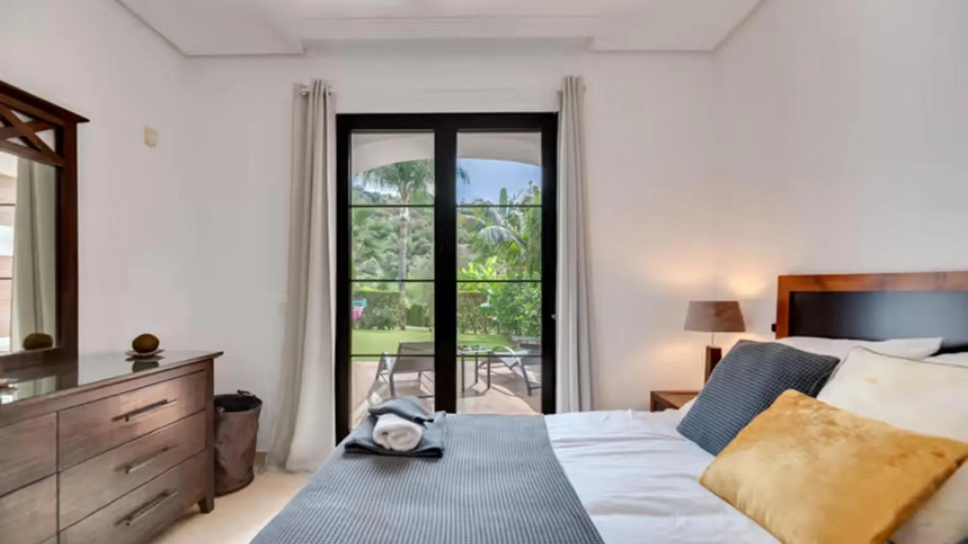 2 Bedrooms - Sleeps 4 - Garden And Pool With View Benahavis 0*,