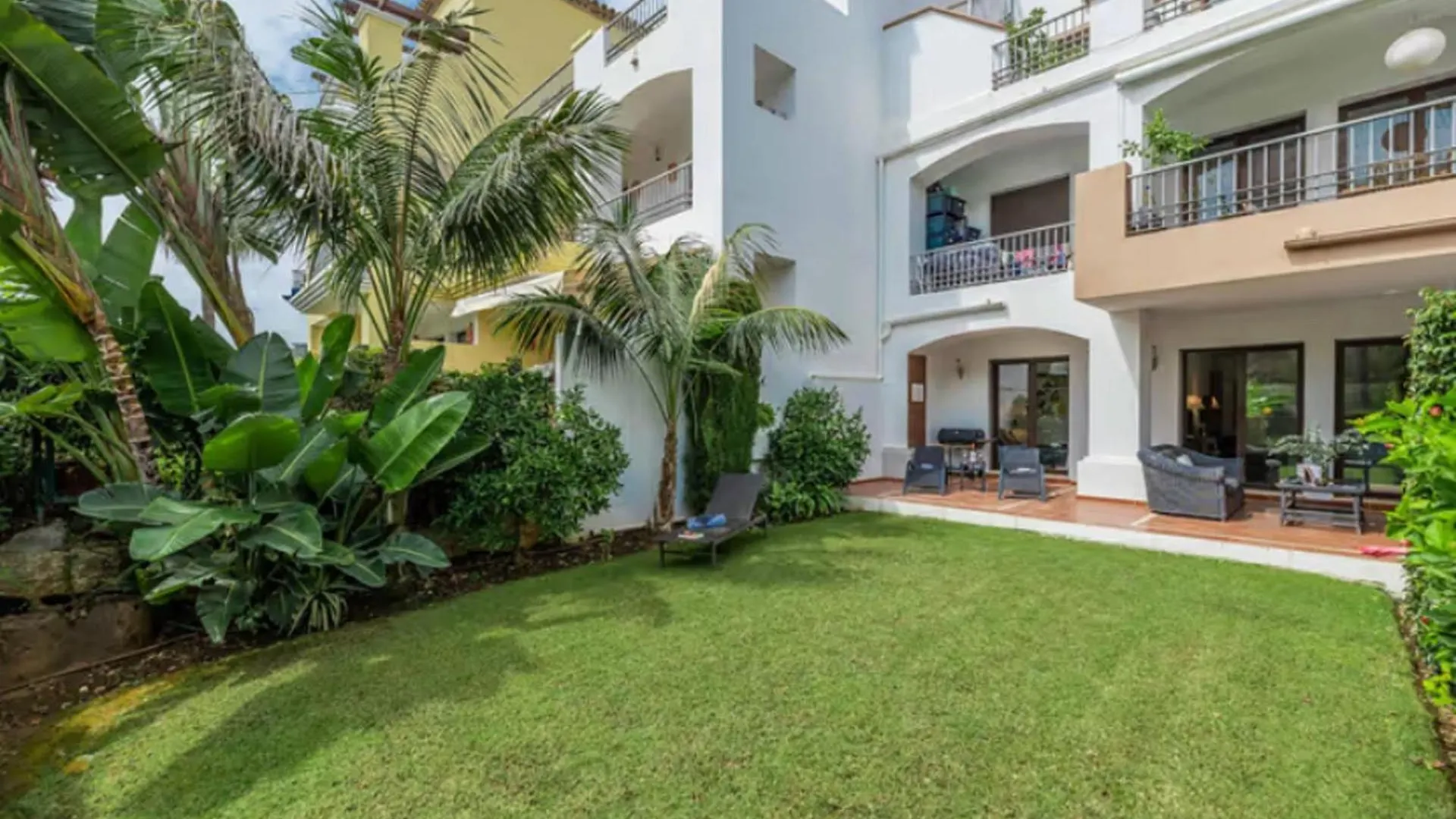 Apartment 2 Bedrooms - Sleeps 4 - Garden And Pool With View Benahavis Spain
